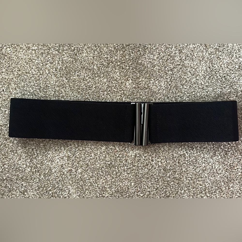 Black belt with interlocking clasp